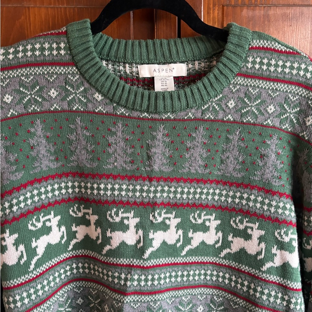 Holiday Green and Gray Reindeer Crewneck Men’s Sweater NWT